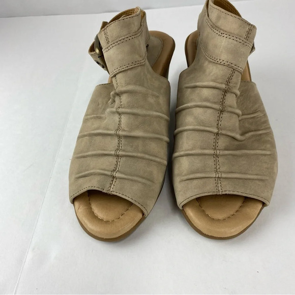 Earth Womens 7.5 Adina Taupe Beige Leather Wedge Peep Toe Sandal Adjustable - Picture 5 of 7